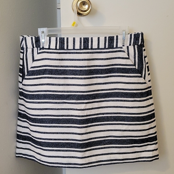 Banana Republic Dresses & Skirts - Banana Republic skirt cream and navy blue striped